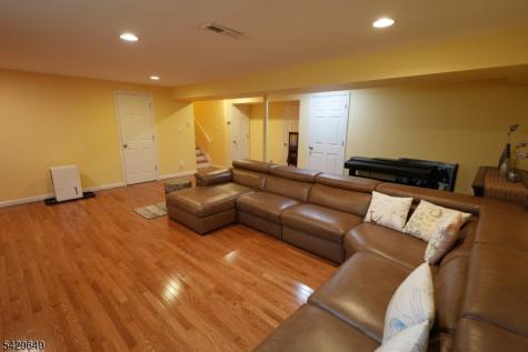 10 Queens Lane Wayne NJ 07470