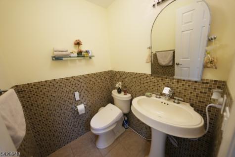 10 Queens Lane Wayne NJ 07470
