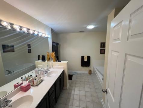 79 Bourne Ci Hardyston NJ 07419
