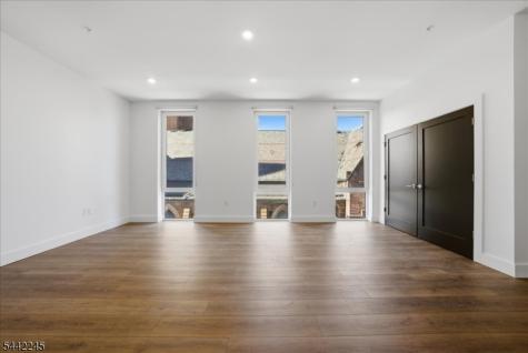 21 Lincoln Park Newark NJ 07102