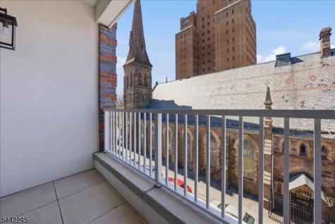 21 Lincoln Park Newark NJ 07102