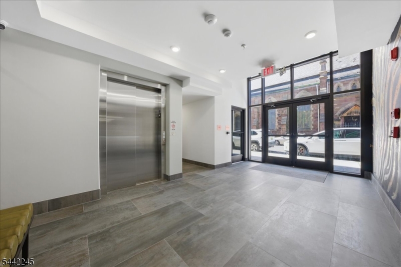 21 Lincoln Park Newark NJ 07102