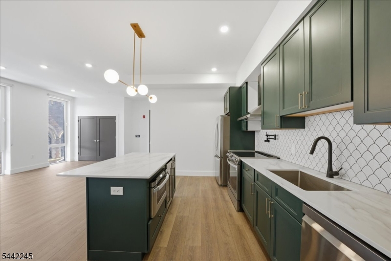 21 Lincoln Park Newark NJ 07102