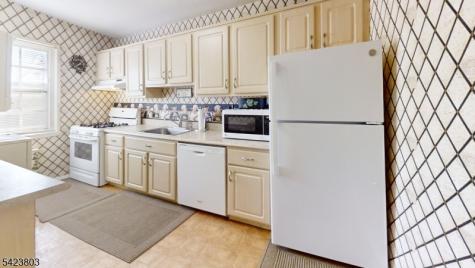 29 Colfax Manor Roselle Park NJ 07204