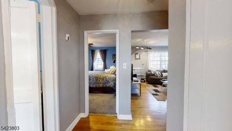 29 Colfax Manor Roselle Park NJ 07204