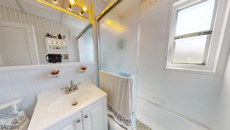 29 Colfax Manor Roselle Park NJ 07204