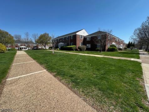 29 Colfax Manor Roselle Park NJ 07204