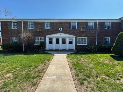 29 Colfax Manor Roselle Park NJ 07204