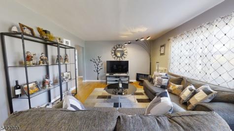29 Colfax Manor Roselle Park NJ 07204