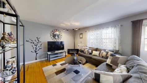 29 Colfax Manor Roselle Park NJ 07204