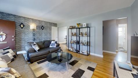 29 Colfax Manor Roselle Park NJ 07204