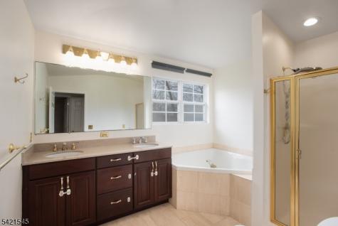 109 Tallwood Lane Green Brook NJ 08812