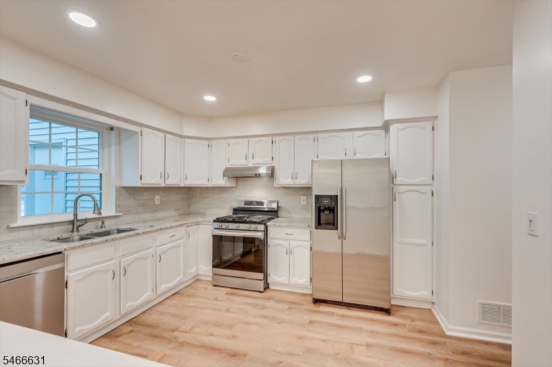 3302 Stonehedge Road Edison NJ 08820