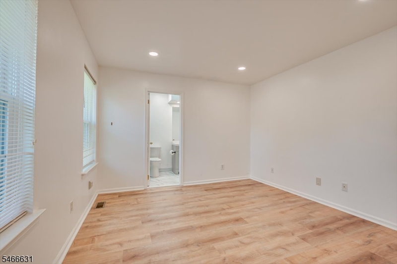 3302 Stonehedge Road Edison NJ 08820