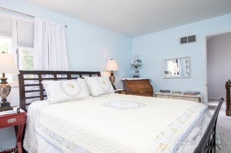 11 Old Fourth Drive Jefferson NJ 07438