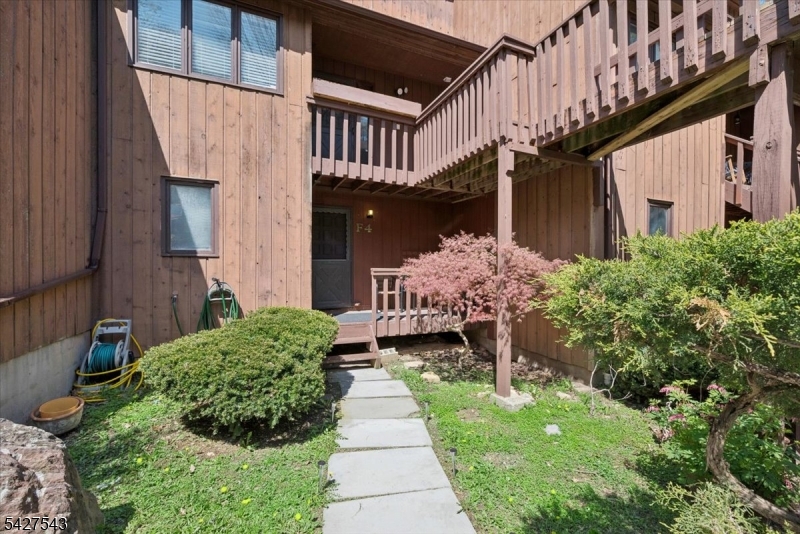 15 Village Way Vernon NJ 07462