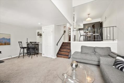 15 Village Way Vernon NJ 07462