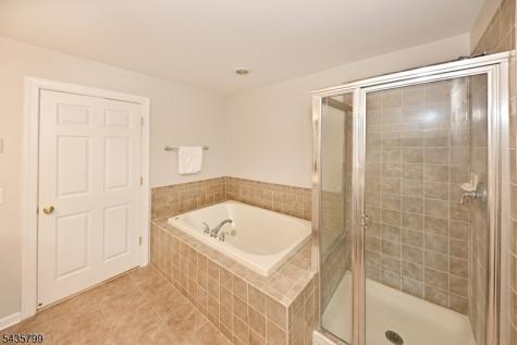 32 Rosewood Court North Haledon NJ 07508