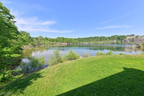 32 Rosewood Court North Haledon NJ 07508