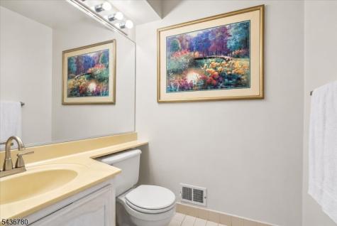 22 Willow Ci Hamburg NJ 07419