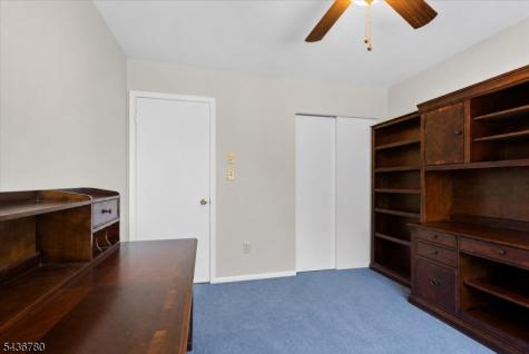 22 Willow Ci Hamburg NJ 07419