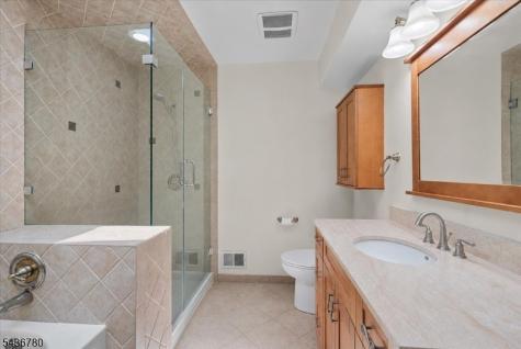 22 Willow Ci Hamburg NJ 07419