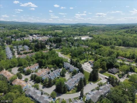 22 Willow Ci Hamburg NJ 07419
