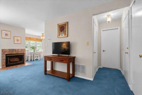 22 Willow Ci Hamburg NJ 07419