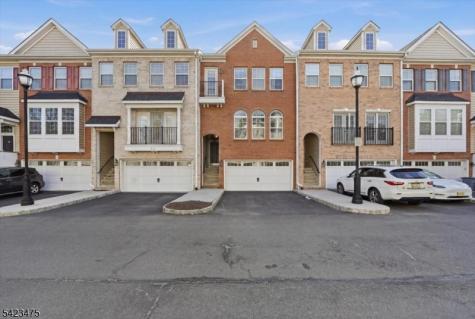 41 Creekside Court Secaucus NJ 07094
