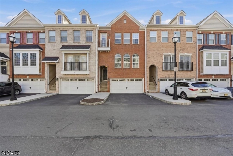 41 Creekside Court Secaucus NJ 07094