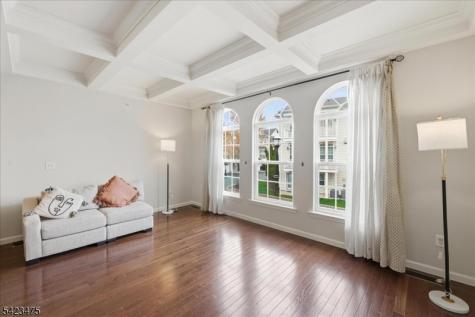 41 Creekside Court Secaucus NJ 07094