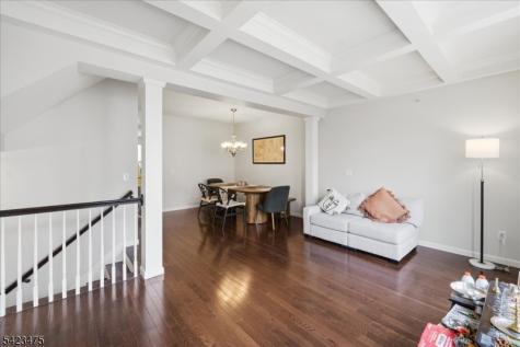 41 Creekside Court Secaucus NJ 07094