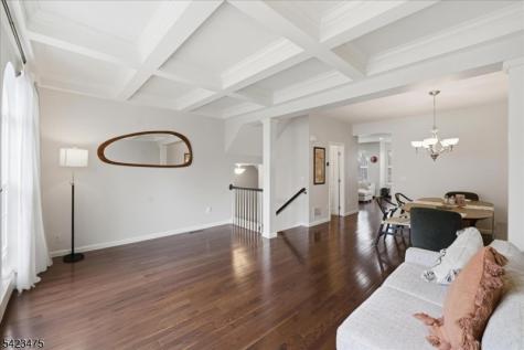 41 Creekside Court Secaucus NJ 07094