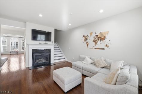 41 Creekside Court Secaucus NJ 07094