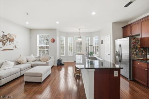 41 Creekside Court Secaucus NJ 07094