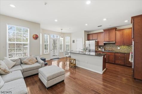 41 Creekside Court Secaucus NJ 07094