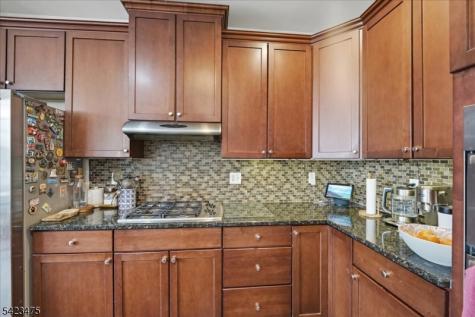 41 Creekside Court Secaucus NJ 07094