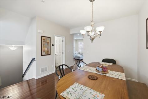 41 Creekside Court Secaucus NJ 07094