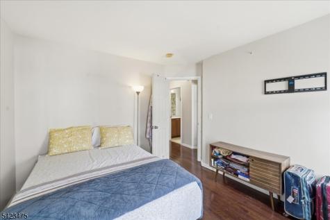 41 Creekside Court Secaucus NJ 07094