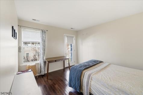 41 Creekside Court Secaucus NJ 07094