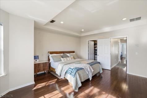 41 Creekside Court Secaucus NJ 07094
