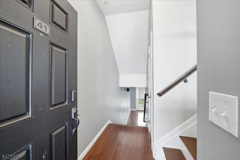 41 Creekside Court Secaucus NJ 07094