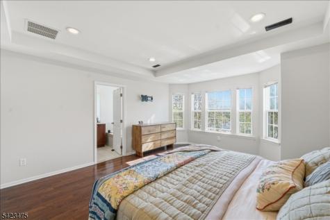 41 Creekside Court Secaucus NJ 07094
