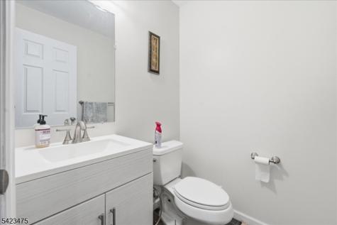 41 Creekside Court Secaucus NJ 07094
