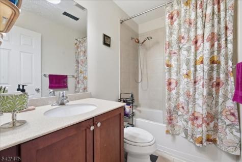 41 Creekside Court Secaucus NJ 07094