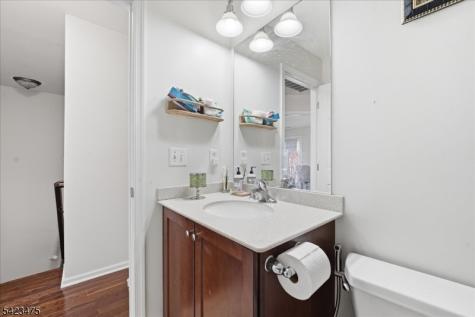 41 Creekside Court Secaucus NJ 07094