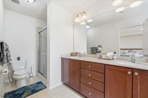 41 Creekside Court Secaucus NJ 07094