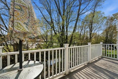 41 Creekside Court Secaucus NJ 07094