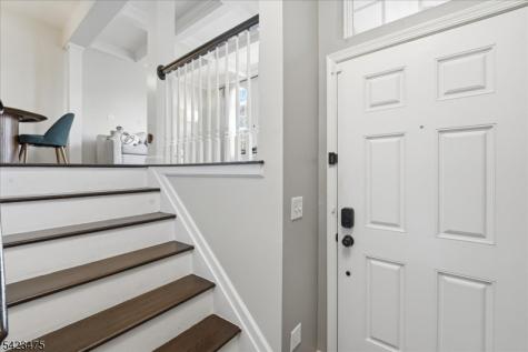 41 Creekside Court Secaucus NJ 07094