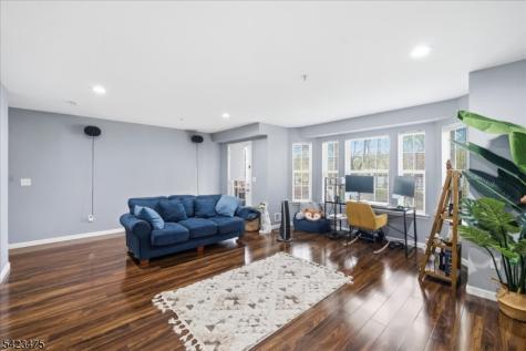 41 Creekside Court Secaucus NJ 07094